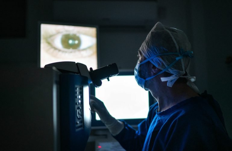 Best Eye Surgeon in Zirakpur